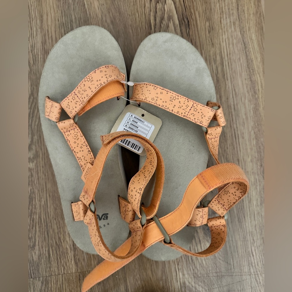 Teva NWT platform sandals
